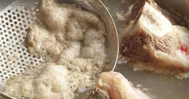 Experts explain that there are 3 types of foam that need to be removed, and 3 types that should be kept to eat because they are good for your health.