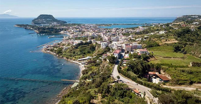 Explore Baia - the ancient Roman city sunk deep under the sea for more than 500 years