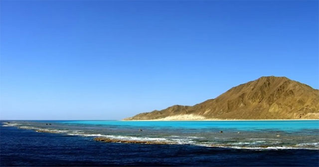 Explore gem islands in the Red Sea