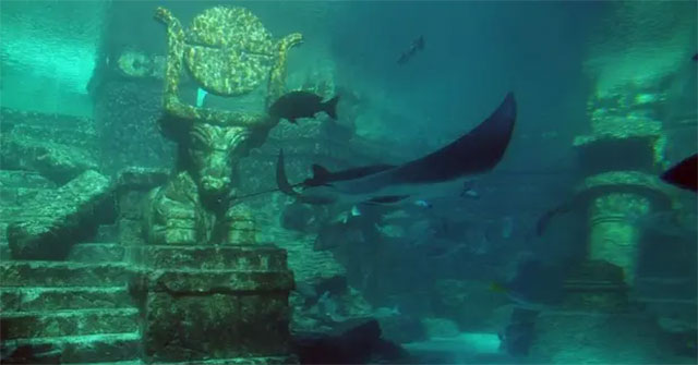 Explore the 'Atlantis of the East': The ancient city is located deep in the lake bed with many magnificent architectures