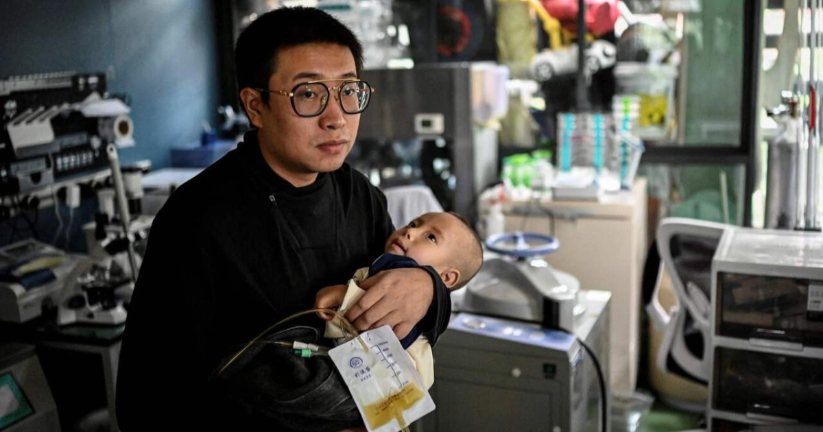 Father makes his own medicine to save his terminally ill son in China