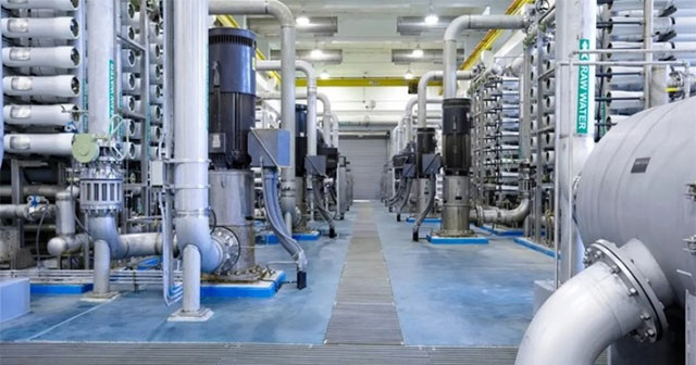 Floating desalination plant helps Barcelona cope with drought
