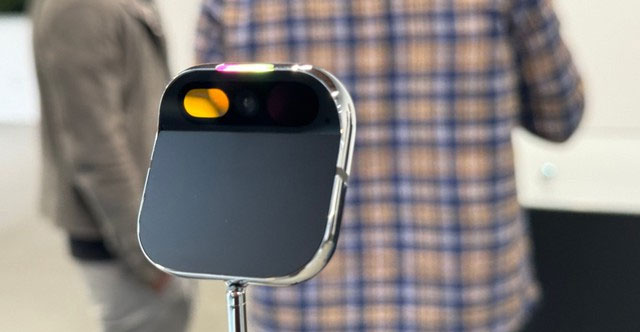 Former Apple Designer Launches AI Device: A Lapel Pin Aims to Overturn the Smartphone World