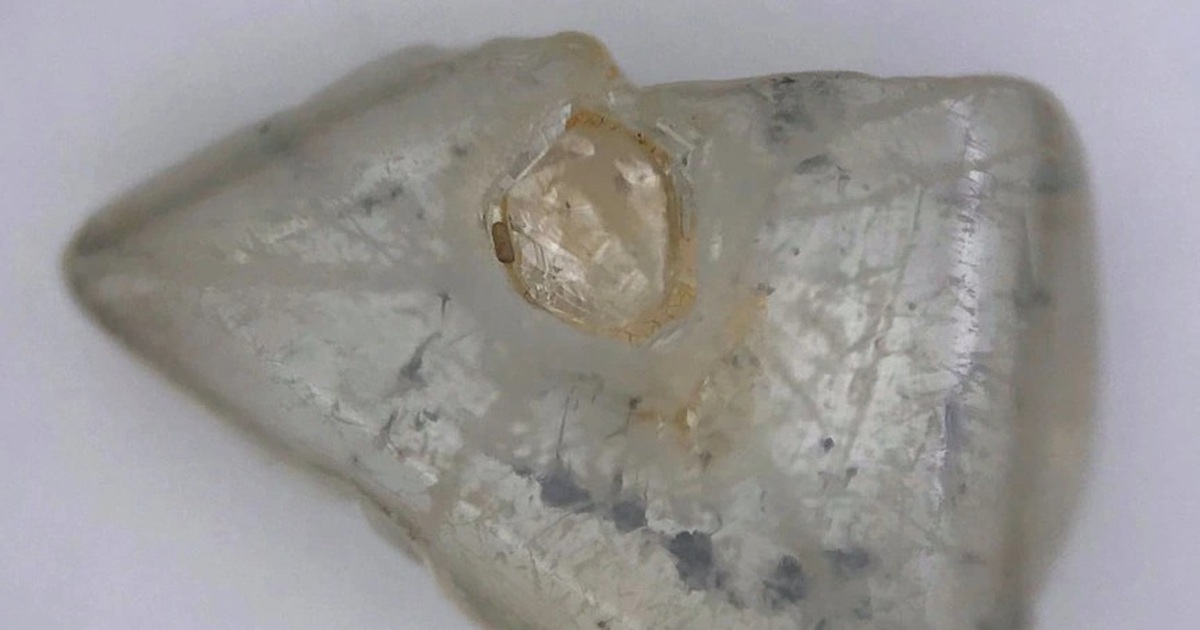 Found a diamond nested in a super rare 1,400 million year old diamond