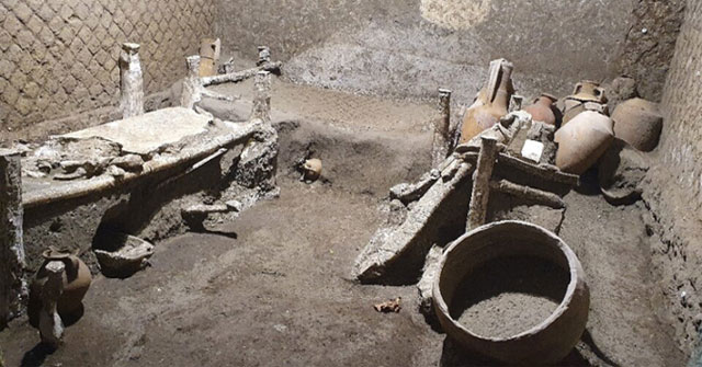 Found a slave room buried for 2,000 years under volcanic ash