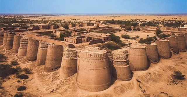 Giant fortress in the desert: Amazing man-made wonder