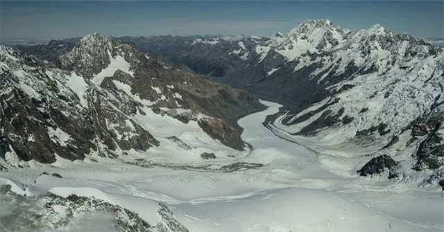 Glaciers in New Zealand are continuously shrinking, facing the risk of disappearing
