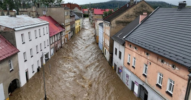 Global rainstorms tied to unusually wet September