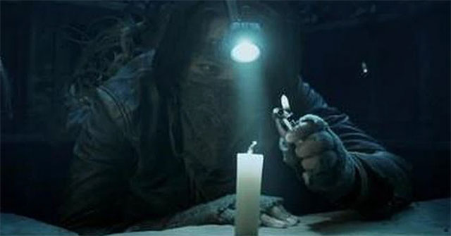 Grave robbers hear the rooster crowing or the candles go out, they rush to run away: Fear of meeting the enemy!