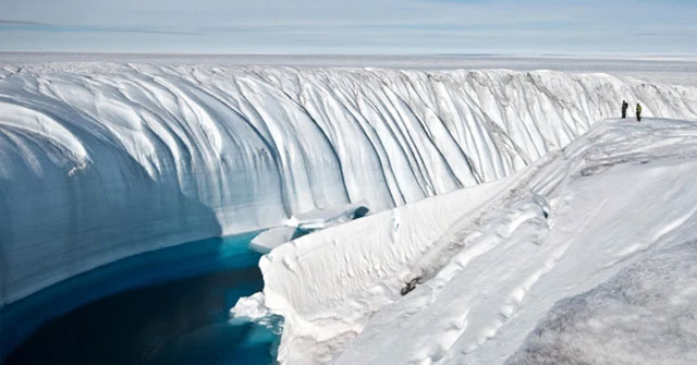 Greenland's huge freshwater reserve is losing 357 billion tons of ice every year