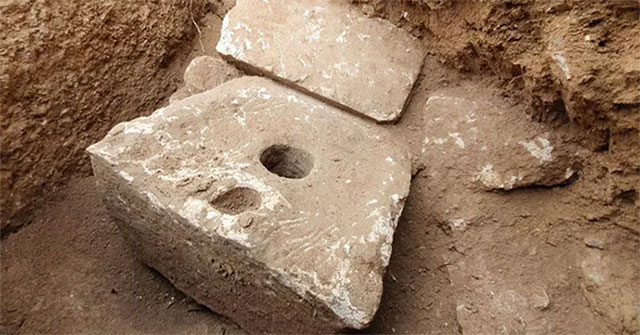 'Horrible' discovery in the manure pit of the richest mansions in Jerusalem 2700 years ago