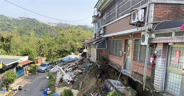 Houses tilted and mountains collapsed during the Taiwan earthquake