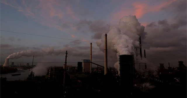 How does air pollution increase the risk of infertility?