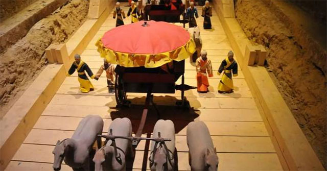 How long can a person buried alive for burial live in the grave?