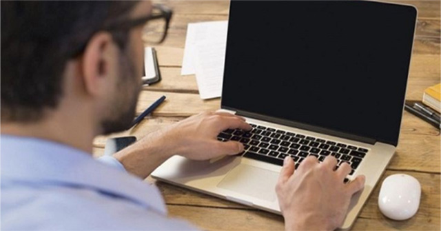 How to handle when the computer is on but the screen does not display