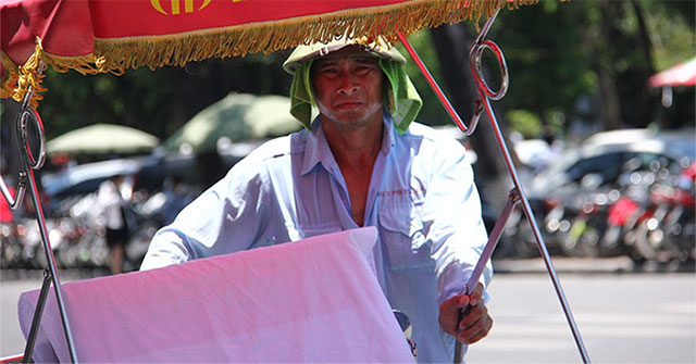 How will climate change cause hot weather this year?