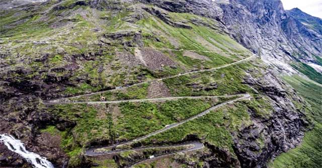 Hydropower production technology using trucks