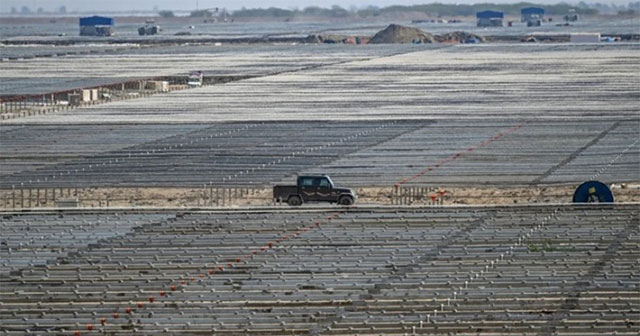 Indian billionaire builds the world's largest clean power plant