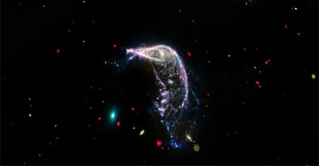 James Webb Telescope captures galaxies merging