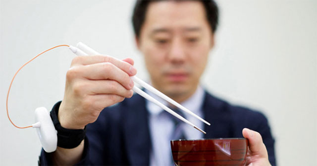Japan makes electronic chopsticks that make food 1.5 times more salty