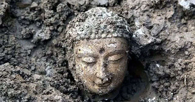 Laos continuously discovered Buddha statues believed to date back hundreds of years