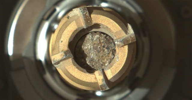 Mars specimen contains blue minerals found on Earth