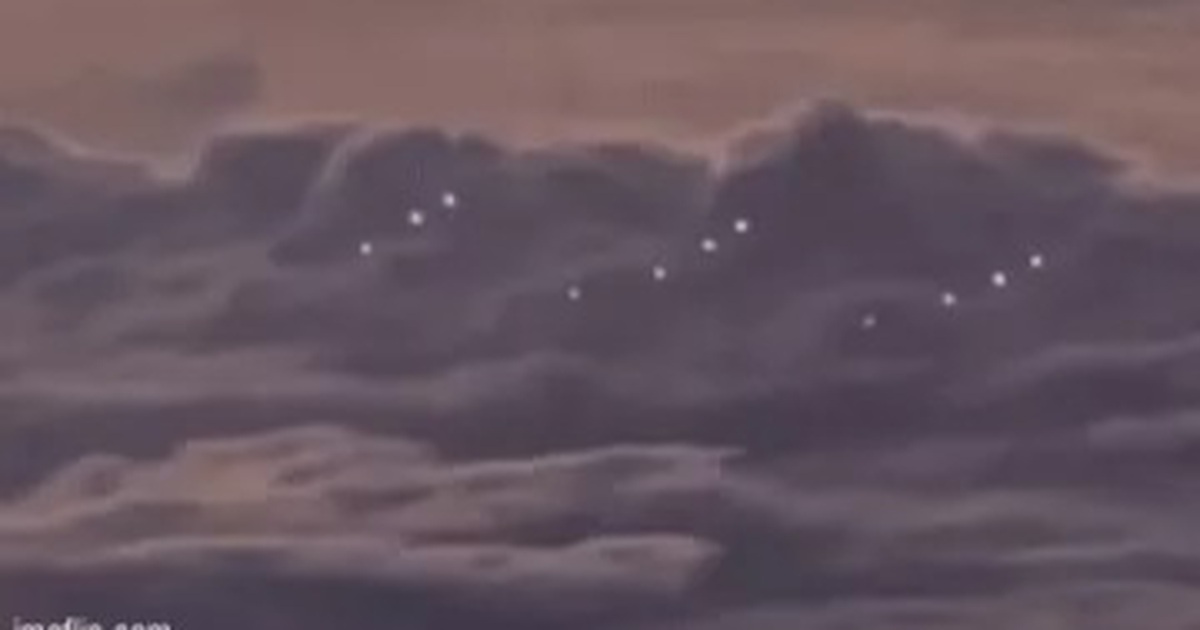 Marvel at dozens of glowing flying objects moving at an altitude of 12 km