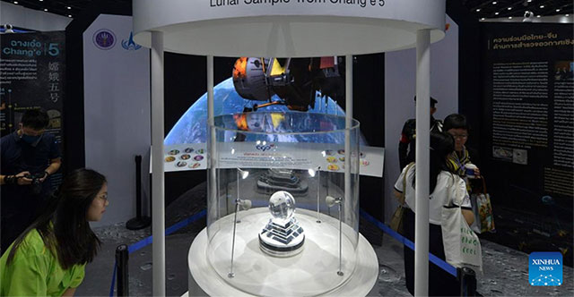 Moon soil samples attract attention at exhibition in Thailand