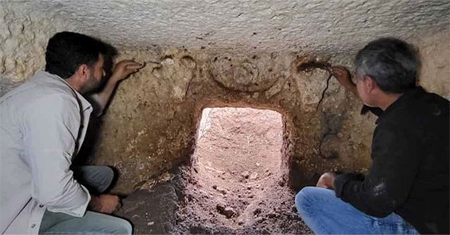 Mysterious 2,000 year old tomb on the side of the road, guarded by a pair of 'divine cows'