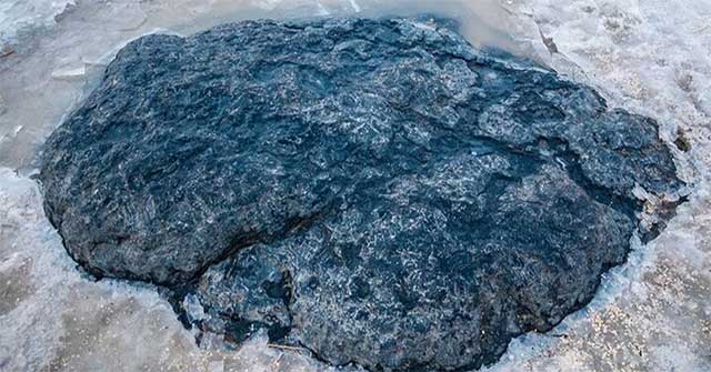 Mysterious blue rock gives scientists a headache