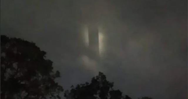 'Mysterious light column' in the sky of Hanoi has appeared in many places, what phenomenon is this?