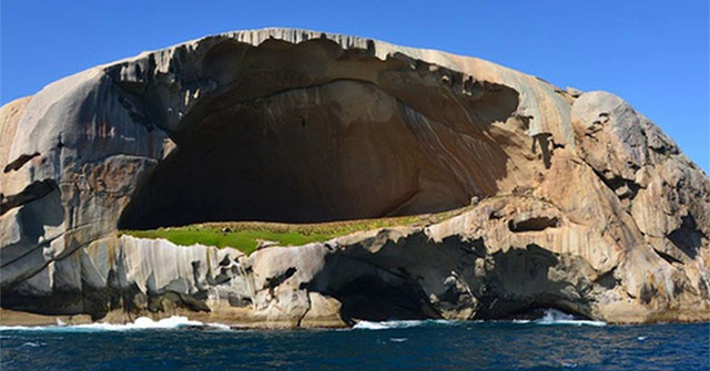 Mysterious Skull Island: A place where tourists can only see but not set foot