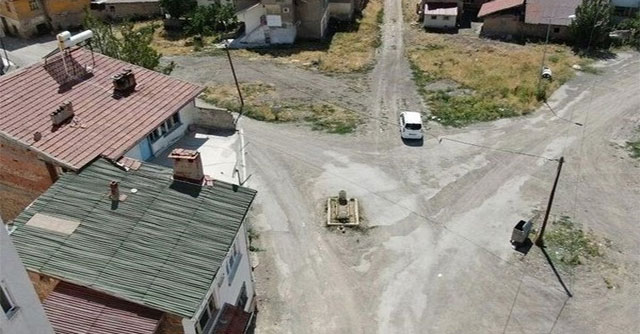 Mysterious tomb in the middle of the street in Turkey