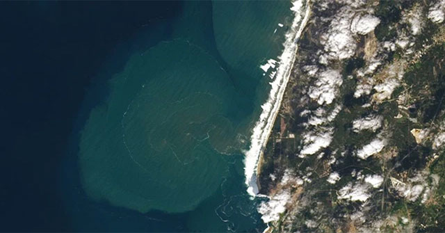 NASA released satellite images of 'monster waves' as tall as a 7-story building