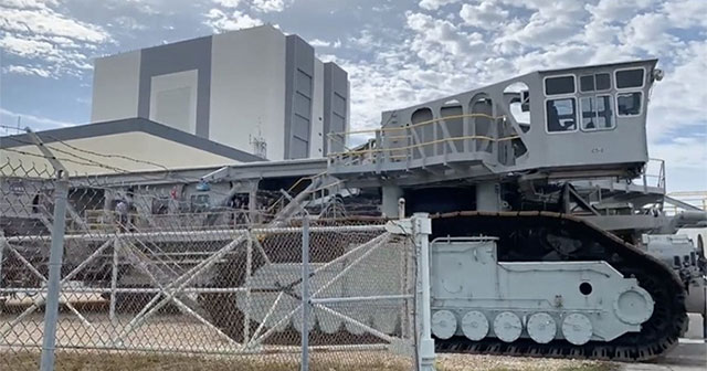 NASA starts the 2.9 million kg vehicle carrying rockets