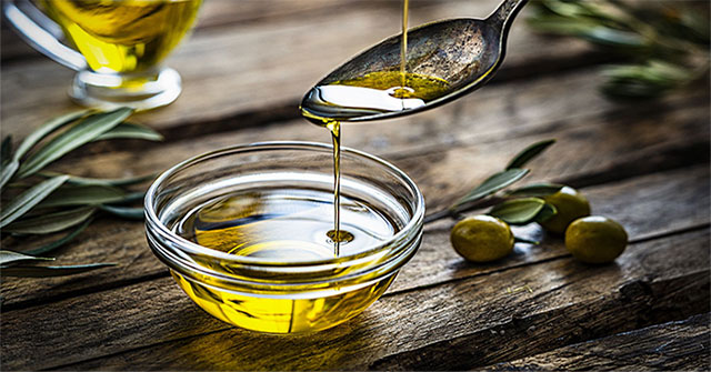 New research shows: Eating olive oil regularly could save your life