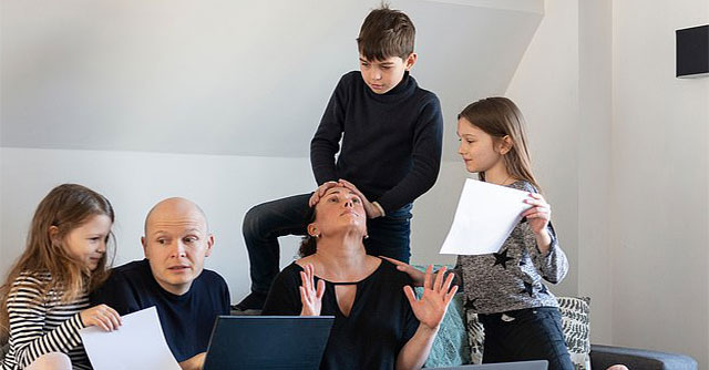 New research shows: Having a third child makes parents almost 7 years older