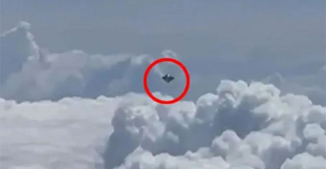 Passenger on plane records close-up of diamond-shaped UFO