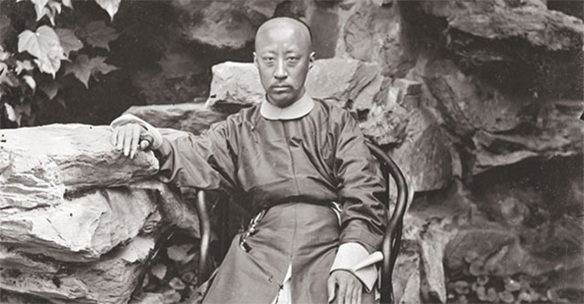 Photos of Qing Dynasty mandarins through the lens of Western photographers