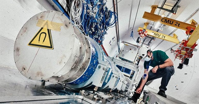 Physicists detect neutrino signals on large particle accelerators