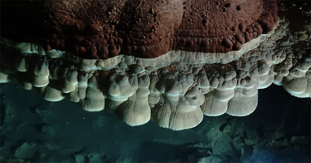 Rare 'cave clouds' found in China