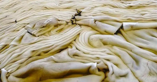 Rare phenomenon: Strange 'Ice Grease' in St. Petersburg