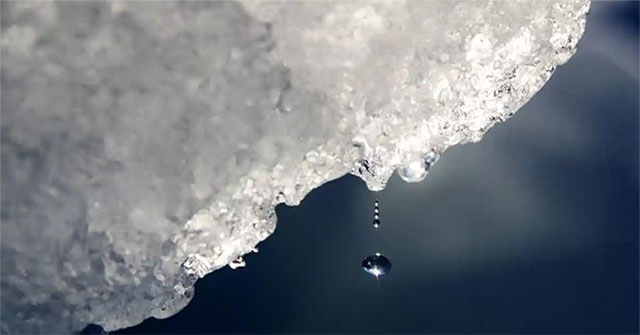 Record heat waves appear at both poles of the Earth