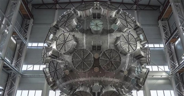 Russia installs the world's most powerful laser.