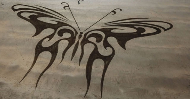 'Sand witch' is passionate about creating many beautiful pictures on the beach