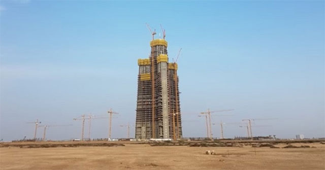 Saudi Arabia rebuilds world's tallest tower