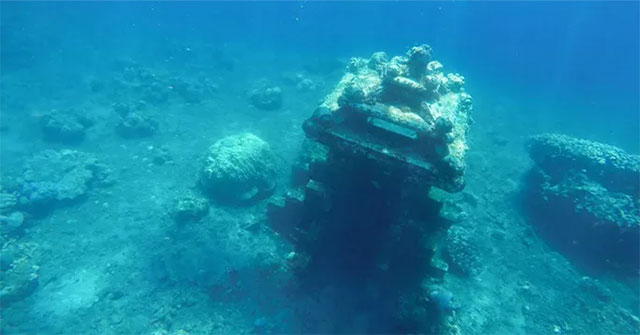 Scanning lasers, ghost shrines appear at the bottom of the bay