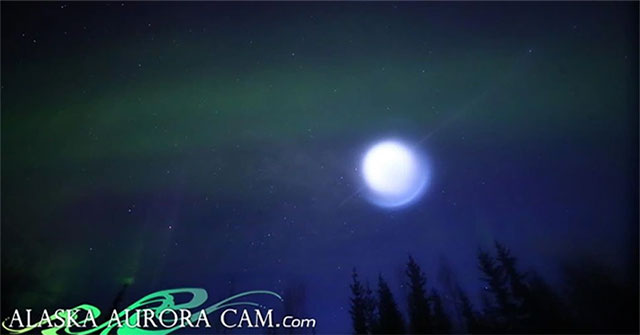 Science deciphers the phenomenon of glowing UFOs, plunging into the sky in Alaska