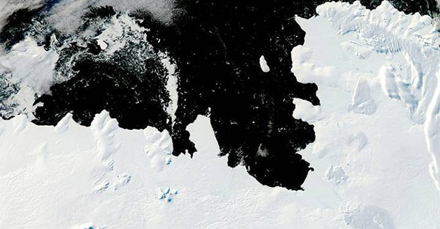 Scientists fear giant Antarctic glacier will break
