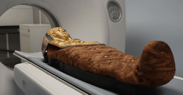 Scientists use scanners to study Egyptian mummies and solve 3,000-year-old mystery!